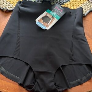 New XXXL Maidenform Black High-Waist Sculpting Brief sculpts shapewear